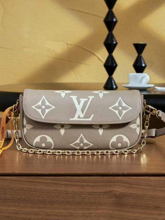Louis Vuitton Handbags - Classic Louis Vuitton Bag: A Stylish and Versatile Choice for Elegance